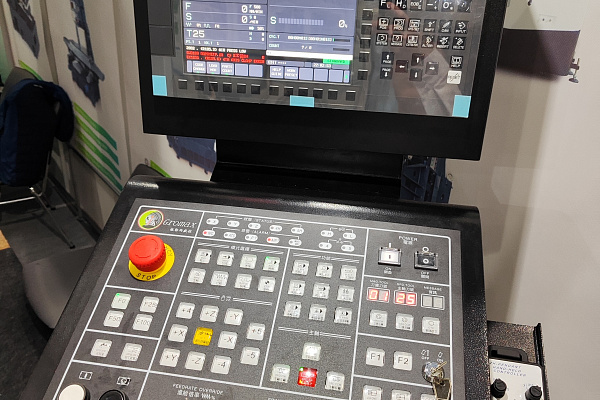 Вертикальный фрезерный обрабатывающий центр GRM-1160VC